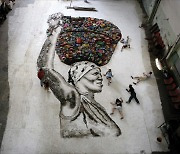 [환경-자연 영화] 브라질 쓰레기 매립장에서 건져올린 예술품