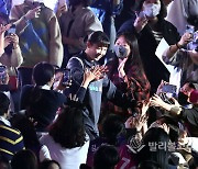 김해란, 팬들의 환영속에 입장.