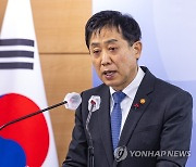 12대 정책 과제 설명하는 김주현 금융위원장