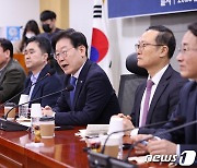 '민주당의 길' 첫 토론회…"비호감도 2배 상승" 李 "듣겠다"(종합)