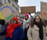 [포토] "일, 무덤뿐"…프랑스 연금 수급 연령 상향 반대 시위