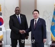 윤 대통령, 미국 국방장관 만나 “북핵 위협 불식할 실효적 확장억제 체계 협의해달라”