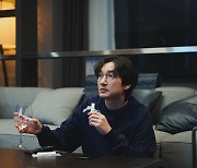 조승우, 파격 변신 근황...‘신성한, 이혼’ 캐릭터 스틸 공개