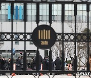 '쌍방울' 김성태 해외 도피 도운 임직원 무더기 재판행