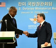 "F-22·F-35·항모 더 많이 전개"···'자체핵 여론' 달랜 美국방