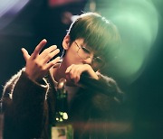 BIG Naughty(서동현), 세 노래 ‘친구로 지내다 보면 (Feat. 김민석 of 멜로망스)’ 음원 차트 최상위권 안착