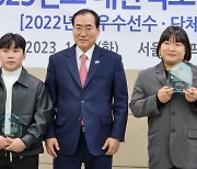 '2022년 한국 역도 최우수선수' 김수현 "웃으니까, 되더라고요"