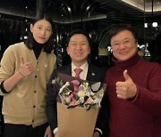 '김연경·남진 사진' 논란…金측 "동의얻어" 安 "총선때면 망해"(종합)