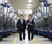 반도체 산업현장 찾은 尹 "기업 투자 세액 공제 대폭 높이겠다"