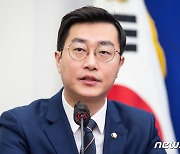 발언하는 장경태 민주당 최고위원