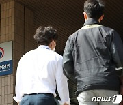 'TV조선 재승인 개입 의혹' 방통위 국장도 구속