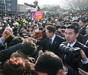 尹대통령, 박정희 띄우기..전통 보수층 민심 다지기
