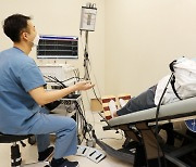 숨 크게 내쉬는 '이 검사법', 기립성저혈압 진단율 높인다?