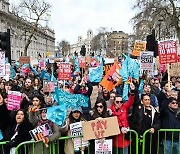 英 교사·공무원 등 50만명 파업 "임금 올려달라"…2011년 이후 최대