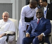 프란치스코 교황 “부유한 국가들, 아프리카 목 조르지 말라”