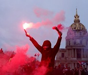 “정년 연장 연금개혁 반대” 프랑스 젊은이들은 왜 거리로 나섰나