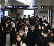 Mask-wearing does not harm your lungs: experts