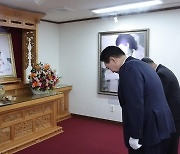 '박정희 고향' 구미 찾아 "위대한 지도자가 이끈 미래 이어가겠다"
