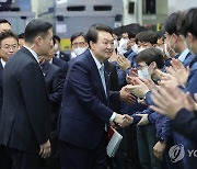 반도체 웨이퍼 증설 투자협약식 참석한 윤석열 대통령