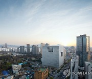 '기나긴 코로나의 늪'…아모레퍼시픽 작년 영업이익 37%↓(종합)