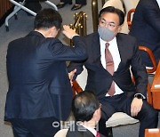[포토]'경례하는 김기현'