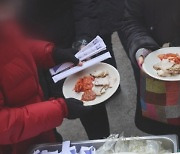 이번엔 '돼지수육 파티' 열었다…이슬람사원 두고 갈등 심화