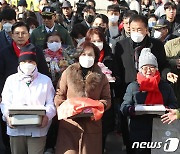 황교안 전 대표, 박 전 대통령 생일 축하 행사 참석