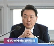 尹, CES 혁신상 수상자와 간담회 "주역 되도록 전폭적 뒷받침"