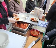 대구 이슬람사원 반대 주민 '돼지고기 잔치'