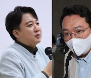 '장외' 이준석 與 전대 새 변수로... 친윤계 "선거 개입 말라"