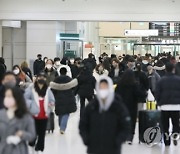 "규제 풀려도 마스크 안 벗네"…한국인은 왜?