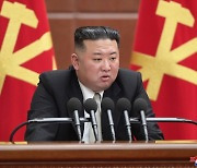 미국 전략자산 뜨자 북한 “초강력 대응” 반발…끝없는 ‘도발 대 억제’