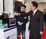 윤 대통령 “과학기술·디지털 혁신에 생존 달려”…CES 수상기업 CEO 오찬