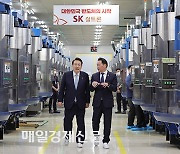 President Yoon vows full support for semiconductor companies