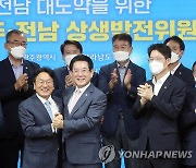 "광주·전남 상생발전협력·경제·행정통합 단계 필요"