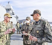 마라도함에서 만난 한미 해군 지휘관