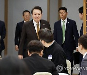 CES 디지털 기술혁신 기업인과 만남 나선 윤석열 대통령