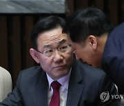 김기현, 주호영 원내대표와 대화