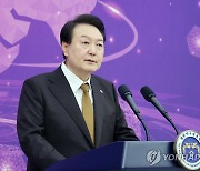 혁신 스타트업 만난 尹대통령 "유니콘 대거 탄생 뒷받침"(종합)