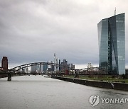 ECB, 기준금리 인상률 0.5%P로 유지…내달에도 빅스텝 예고(종합)