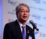 "결국 외부출신이 이겼다"…우리금융 차기 회장에 임종룡 내정(종합)