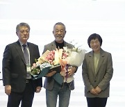 국가대표 식물분류학자들 한 자리에...제2회 '죽파상' 수상자는 김승철 교수