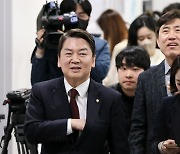 '윤심팔이' 논란 안철수 "집단 이전투구"…천하람, 양강구도 깰까