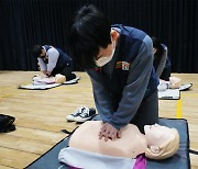 서울 편의점에 자동심장충격기 설치된다…“응급의료 인프라 구축”