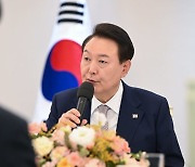 尹 CES 이어 바라카 원전 기업 초청해 격려..."제2,3 성공사례 창출하자"