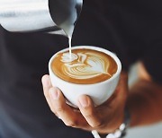 오늘 점심엔 라떼다…‘항염효과 2배’ 커피+우유 조합