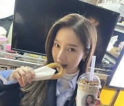 김소은, ‘삼남매가 용감하게’ 커피차 응원에 러블리한 인증샷