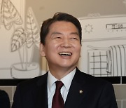 안철수 "윤핵관 지휘자 장제원" 직격