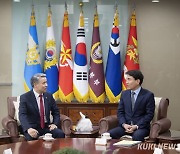 김진태 강원지사, 국방부와 접경지역 현안 논의