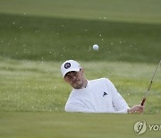 PGA 대회 나선 베일, 축구 못지않은 예리한 샷 감각...카트 도로서 멋진 어프로치로 파 세이브